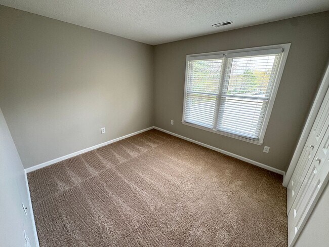 Building Photo - Gorgeous Three Bedroom Home!