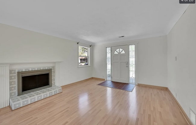 Building Photo - 4265 Brentwood St