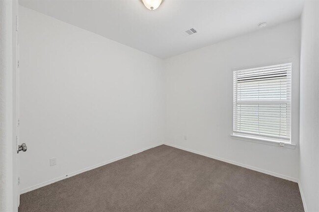 Building Photo - 25395 Northpark Lake Dr