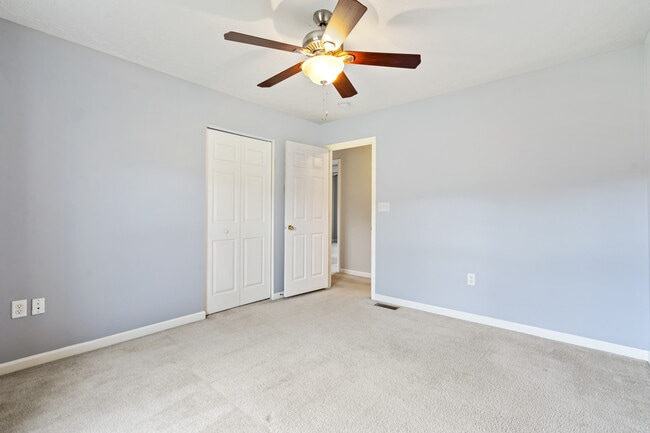 Building Photo - 2711 Canterbury Dr