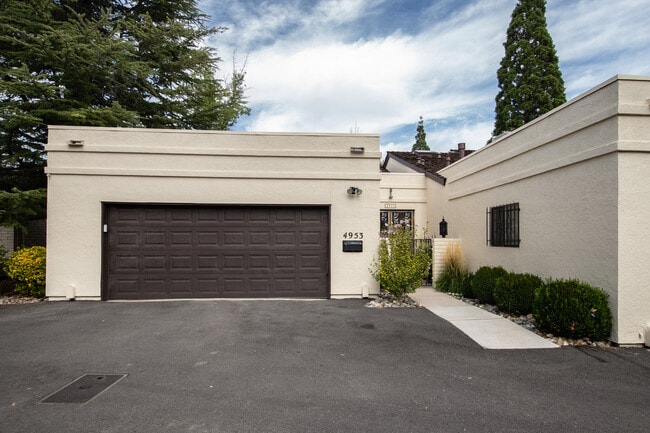 Building Photo - 4953 Lakeridge Terrace W