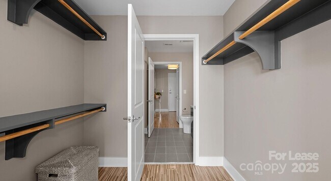 Building Photo - 225 S Poplar St