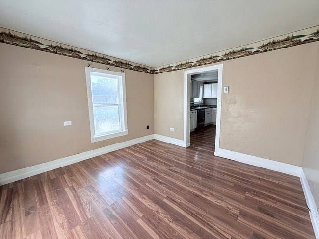 Building Photo - 114 Oak St