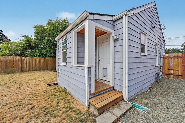 Building Photo - 14917 W Thorne Ln SW