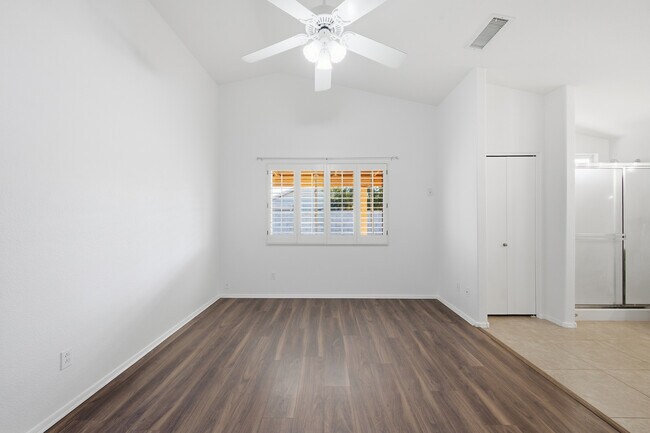 Building Photo - 7319 W Eugie Ave