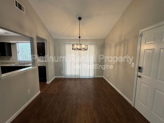 Building Photo - 270 Splitwood Ln