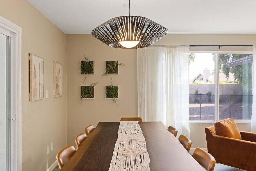 Indoor Dining - 4445 E Sharon Dr