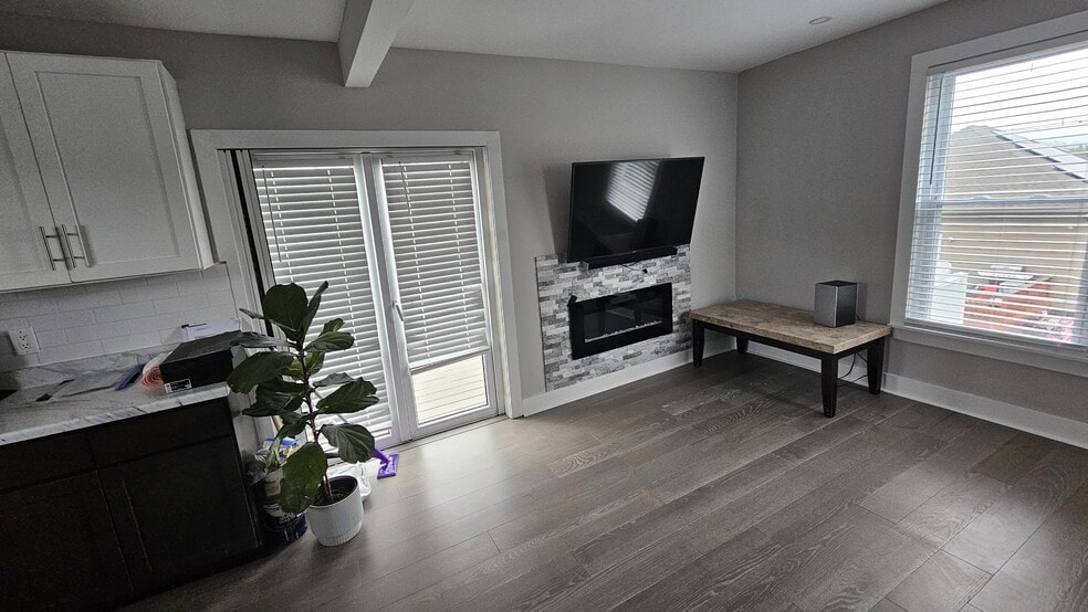 Building Photo - 1753 Rutherford St