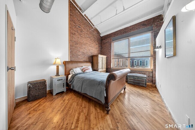 Building Photo - 325 Lafayette St