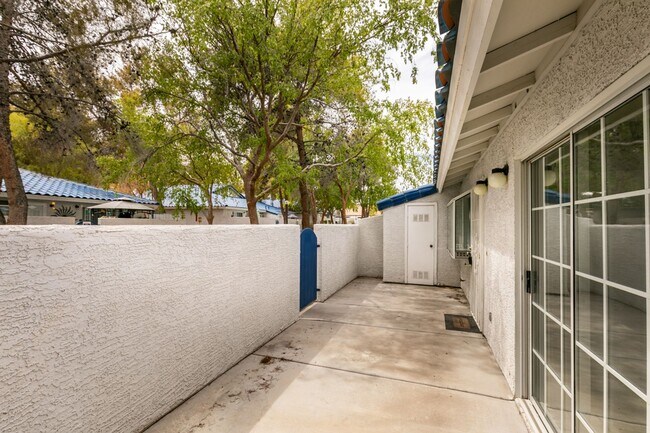Building Photo - 2117 Willowbury Dr