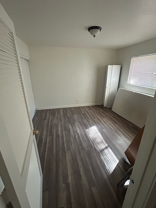 Building Photo - Triplex