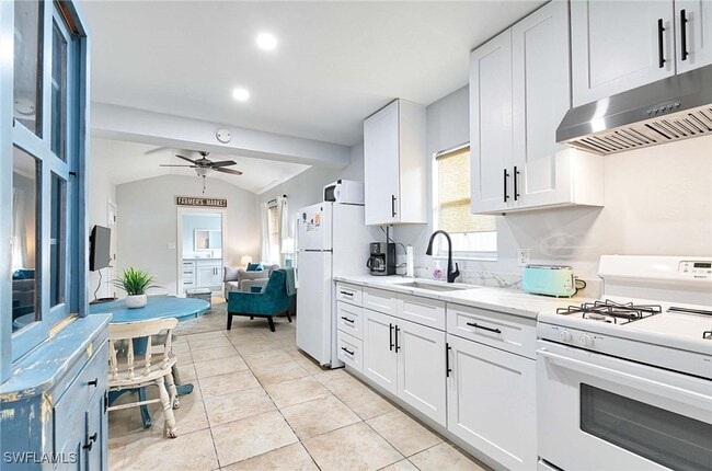 Building Photo - 827 100th Ave N