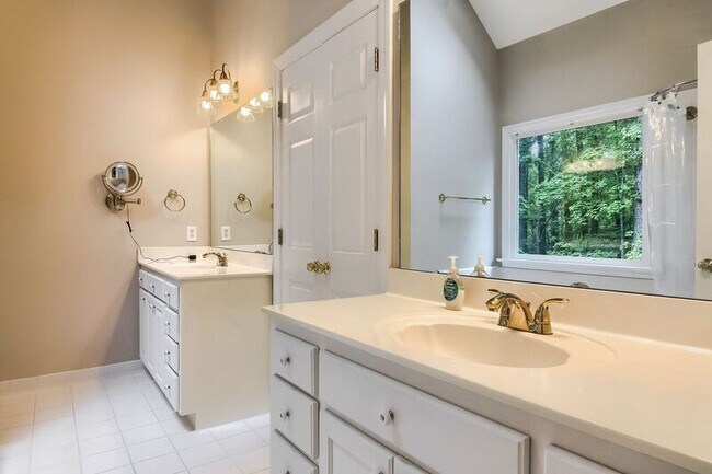 Building Photo - 2320 Primrose Valley Ct