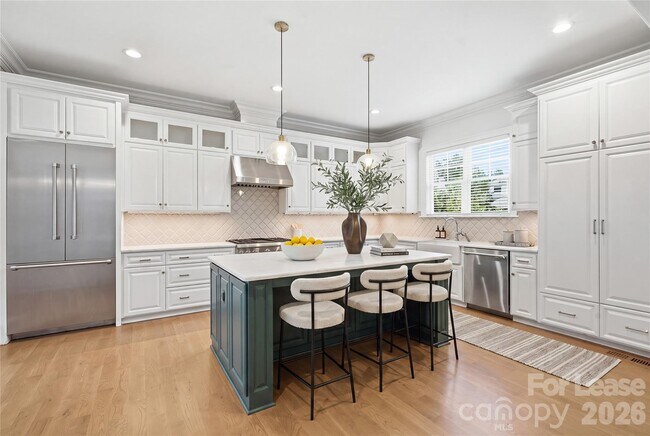Building Photo - 404 Iverson Way