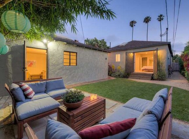 Building Photo - Beautifully Remodeled Home in Fantastic Westside Village/Palms location
