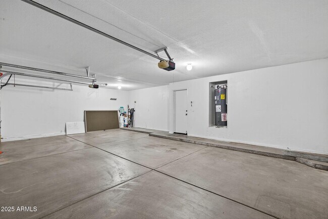 Building Photo - 8611 W Alex Ave