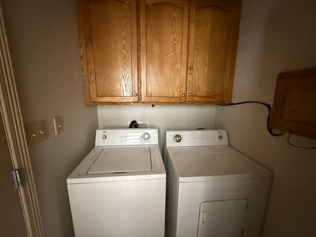 Building Photo - 1502 W Kiwi