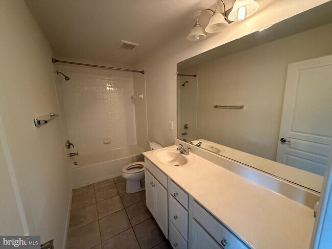 Building Photo - 14752 Malloy Ct