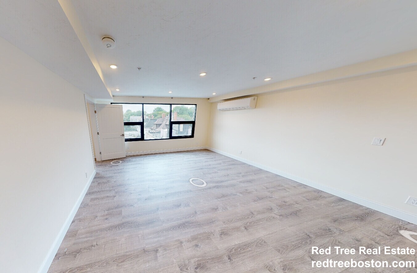 Building Photo - 1028a Commonwealth Ave