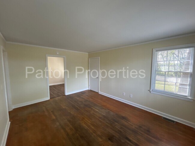 Building Photo - Corner of Plowden & South Kilbourne