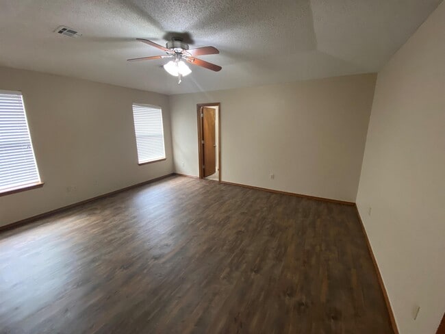 Building Photo - 533 NW 174th St
