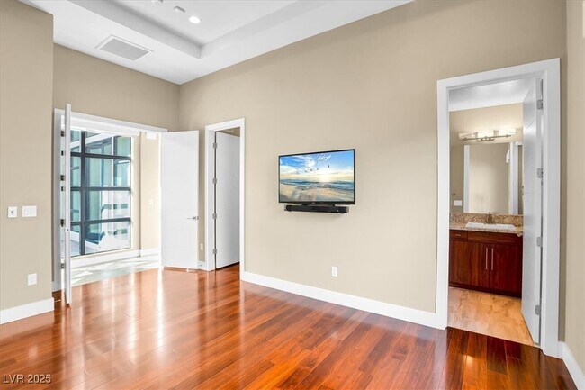 Building Photo - 32 Hunting Horn Dr