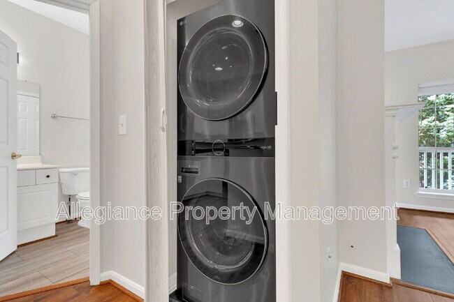 Building Photo - 4560 Strutfield Ln