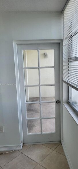 Building Photo - 1301 NE Miami Gardens Dr