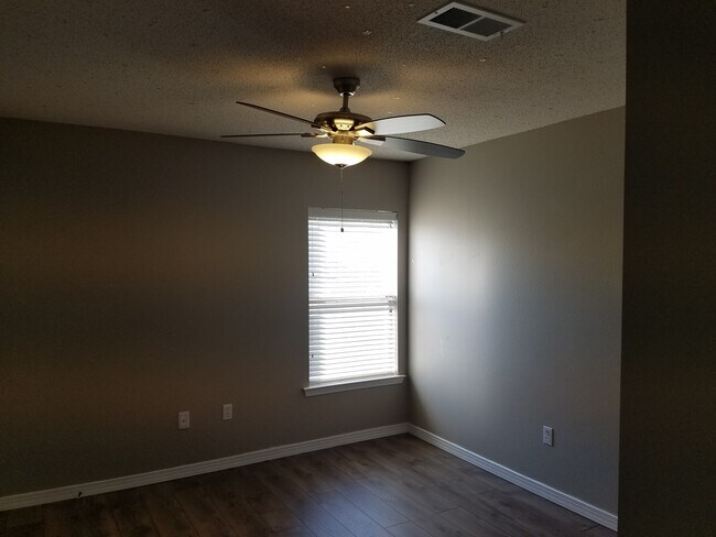 Building Photo - 852 Terrace Ct