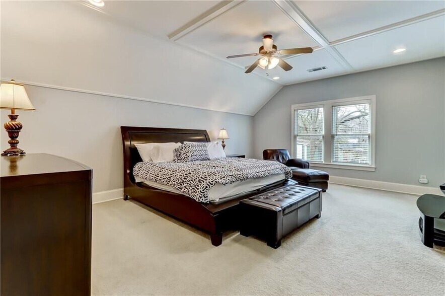 Building Photo - 345 Chastain St SE