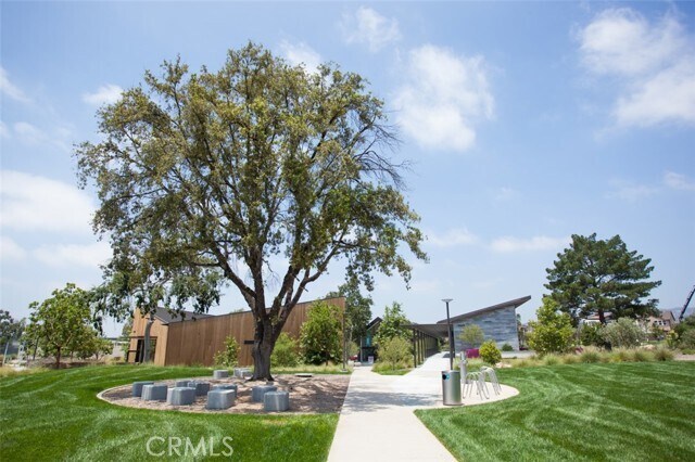 Building Photo - 198 Frame