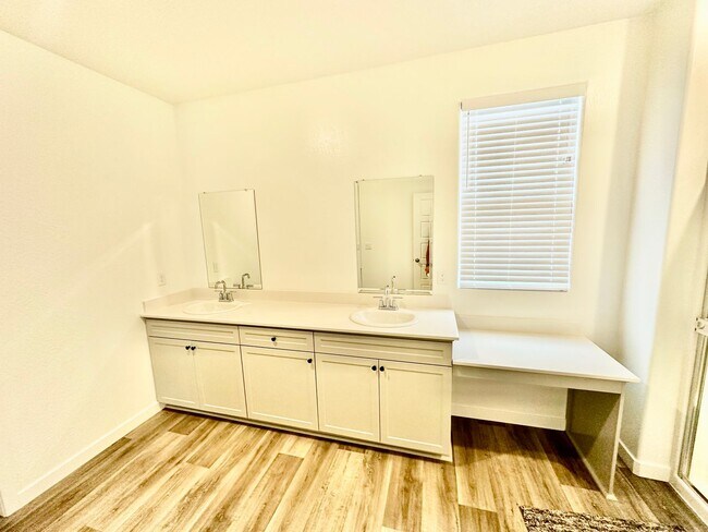 Building Photo - Newly-Built NextGen 5 bed 3.5 bath Lennar ...