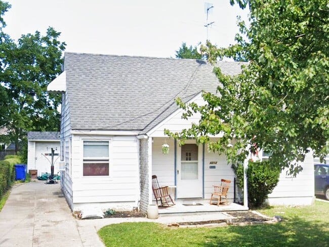 Primary Photo - 3 BED 1 BATH SINGLE FAMILY HOME!