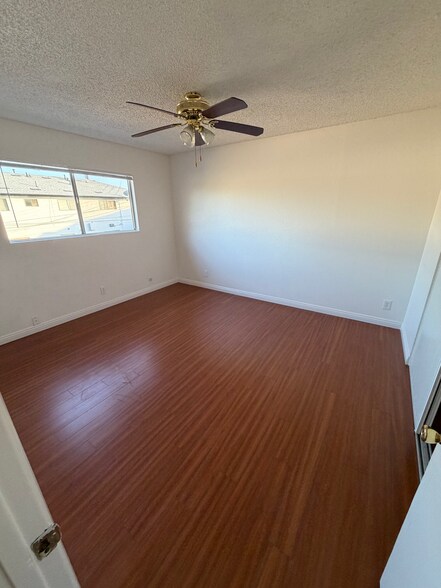 Building Photo - 525 Jacmar Dr