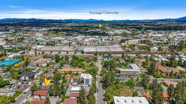 Building Photo - Modern Updates Meet Classic Charm in This ...