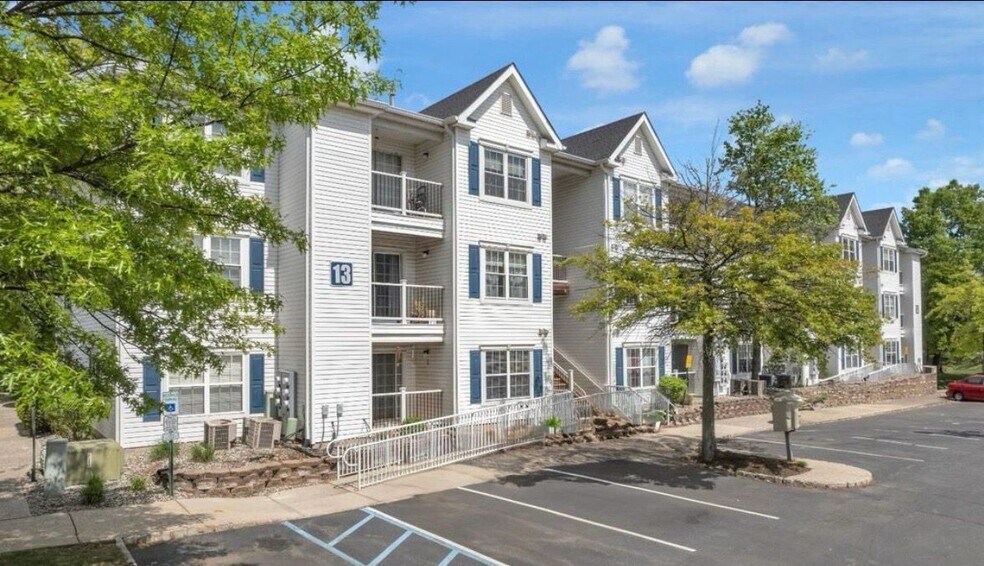 Building Photo - 1312 Waterford Dr