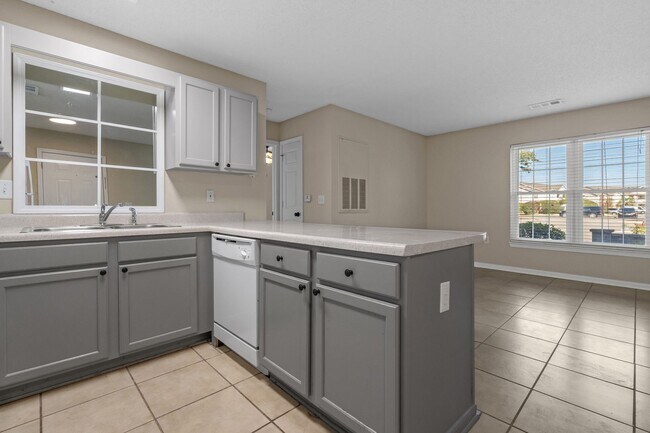 Building Photo - Gift yourself free application fees for this 1st Floor Immaculate 1 bedroom for rent in Sunny Myr...