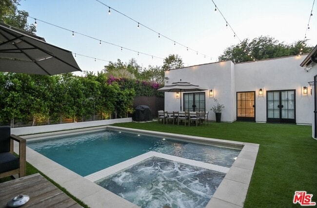 Building Photo - 1430 Stearns Dr