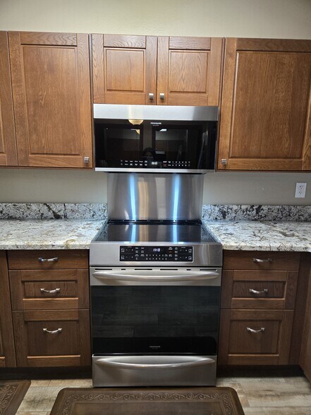 Building Photo - 5242 NE 6th Ave