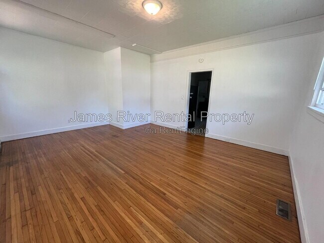 Building Photo - 900 Dearing St
