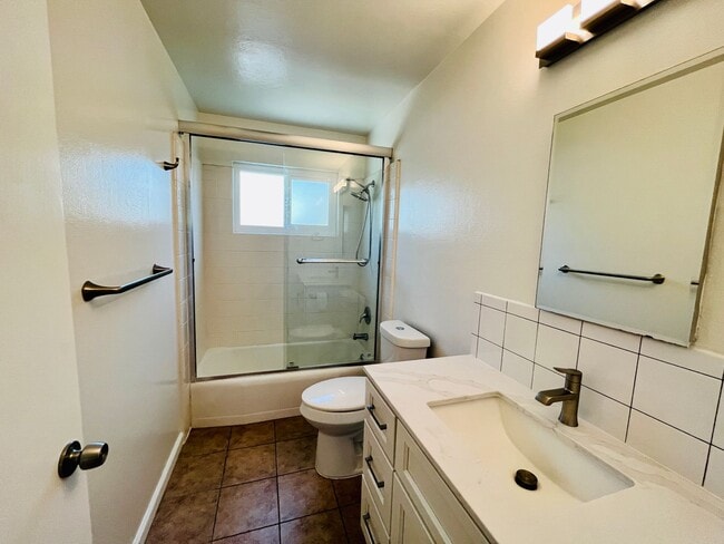 Building Photo - 108 Gladys Ave