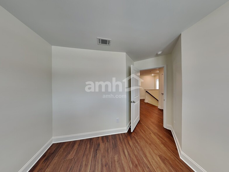 Building Photo - 3760 Blackshear Pl