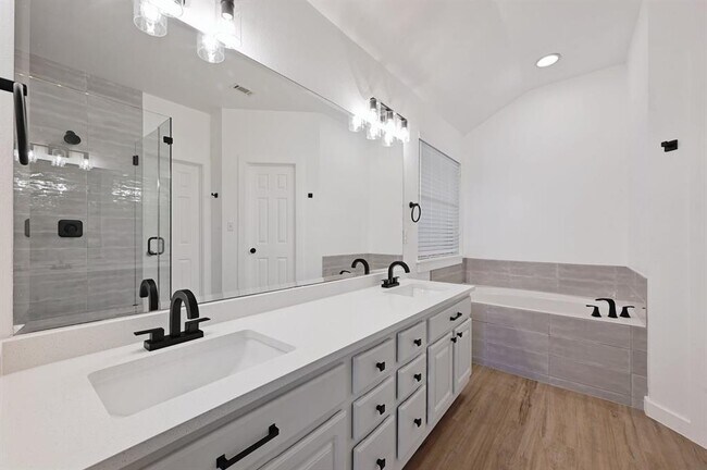 Building Photo - 2738 Winding Brook Dr