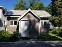 Building Photo - Lake Life All Year Round!