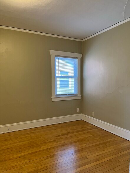 Building Photo - 3033 S Clement Ave