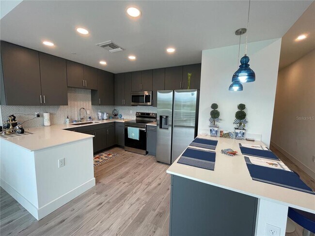 Building Photo - 1709 N Tamiami Trl