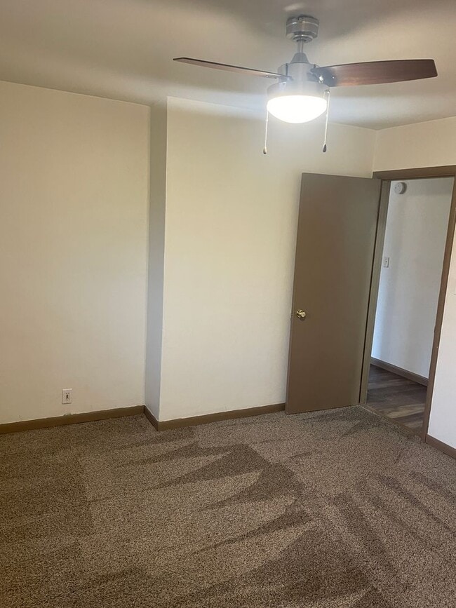 Building Photo - Immaculate 2 Ranch Style Bedroom Duplex