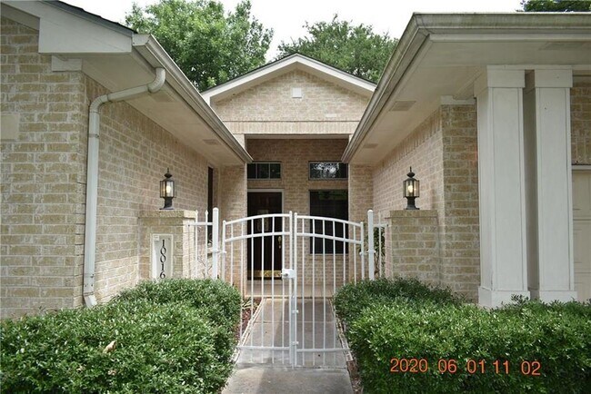Building Photo - 10016 Liriope Cove