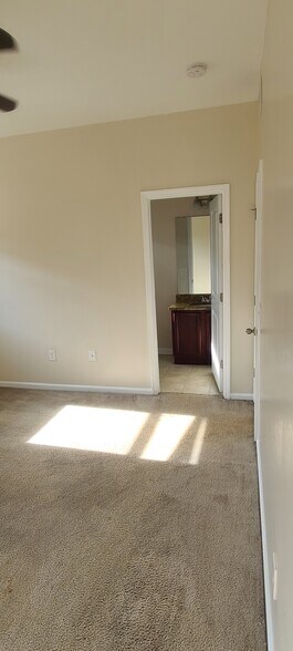 Building Photo - 327 Flyway Rd