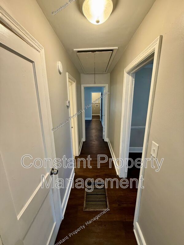 Building Photo - 1533 Engle Dr